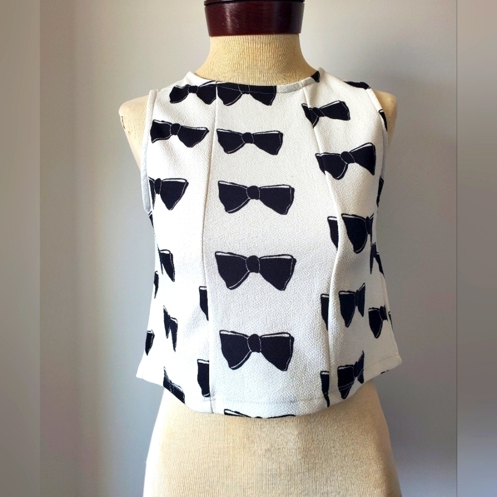 Julie's closet bow tie sleeveless cropped shirt. Size  small